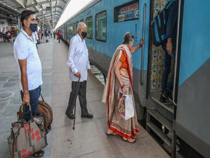 Senior citizens will again get ticket discount in railways | रेल्वेत पुन्हा मिळणार ज्येष्ठ नागरिकांना तिकिटाची सवलत