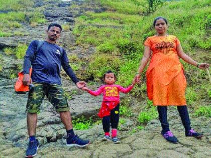 Salher Fort Sir by Chimurdi, two and a half years old; Unique salute to Kovid warriors | अडीच वर्षांच्या चिमुरडीने केला साल्हेर किल्ला सर; कोविड योद्ध्यांना अनोखी सलामी