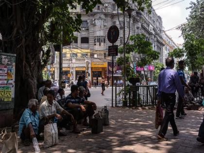 40 crore Indians out of health insurance; There is no protection from government & private | ४० कोटी भारतीय आरोग्य विम्याच्या चौकटीबाहेर; सरकारी, खासगी विम्याचेही संरक्षण नाही