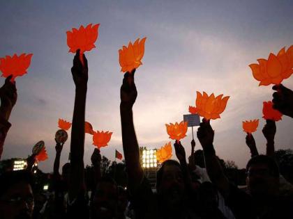 Former IAS officer and official in the Modi PMO AK Sharma joins BJP in Lucknow. | “काल रात्री मला फोन आला अन् सांगितलं तुम्हाला भाजपात प्रवेश घ्यायचा आहे, मी म्हणालो...”