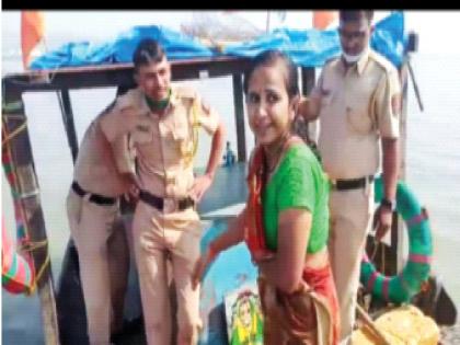 Rescued the woman who fell into the creek; Successful performance of police with the help of locals | खाडीत पडलेल्या महिलेला वाचविले; स्थानिकांच्या मदतीनं पोलिसांची यशस्वी कामगिरी 