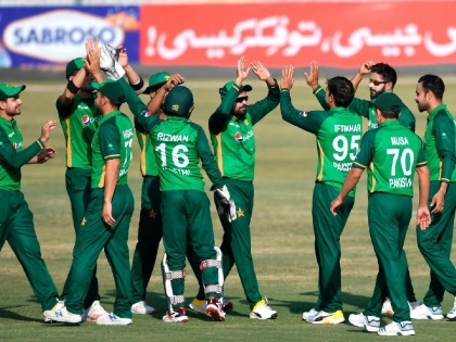 New Zealand vs Pakistan: 6 Pakistani players who went on tour to New Zealand affected corona | New Zealand vs Pakistan: न्यूझीलंड दौऱ्यावर गेलेल्या ६ पाकिस्तानी खेळाडूंना कोरोनाची लागण