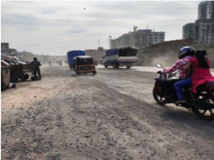 Dust kingdom on Ghatkopar-Mankhurd road; The plight of the citizens due to potholes | घाटकोपर-मानखुर्द  रस्त्यावर धुळीचे साम्राज्य; खड्ड्यांमुळे नागरिकांंचे हाल