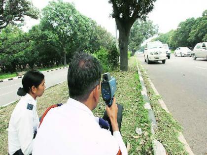 20,000 vehicles brake due to 'speed gun'! A fine of Rs 2 crore 71 thousand was collected during the year | ‘स्पीड गन’मुळे २० हजार वाहनांना ब्रेक! वर्षभरात दोन कोटी ७१ हजारांचा दंड वसूल