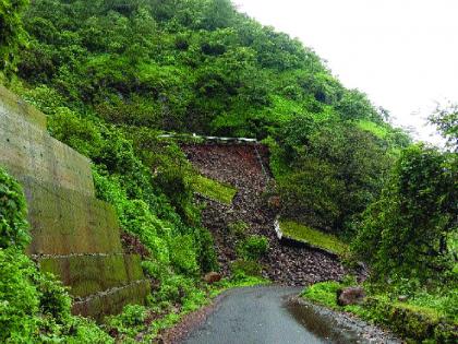 The fall of Warandh Bhor Ghat has hampered tourism; The employment of the locals sank | वरंध भोर घाटातील पडझडीमुळे पर्यटनाला खीळ; स्थानिकांचा रोजगार बुडाला