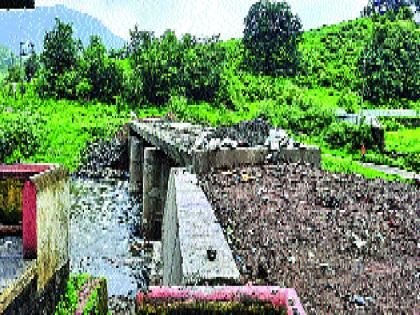 Dam side bridge built, but traffic closed; The displeasure of the locals | धरणाच्या बाजूचा पूल तयार, मात्र वाहतूक बंदच; स्थानिकांची नाराजी