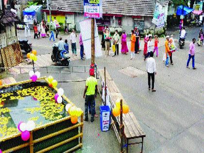 Ganesha devotees turn their backs on artificial lakes in Karjat; Most were immersed in the Ulhas River | कर्जतमध्ये कृत्रिम तलावांकडे गणेशभक्तांनी फिरवली पाठ; बहुतेकांनी उल्हास नदीत केले विसर्जन