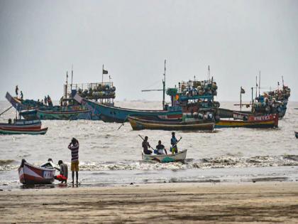 Nisarga cyclone depression moves closer to goa mumbai and surat, Issue Red Alert pnm | Nisarga Cyclone: येत्या २४ तासांत मुंबई, रायगडवर ‘निसर्ग’ चक्रीवादळाचं तीव्र संकट; रेड अलर्ट जारी