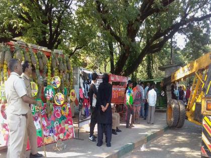 Action on unauthorized taps, billboards blocking roads; Order of action given by the Standing Committee | रस्ते अडविणाऱ्या अनधिकृत टपऱ्या, फलकांवर कारवाई; स्थायी समितीने दिले कारवाईचे आदेश