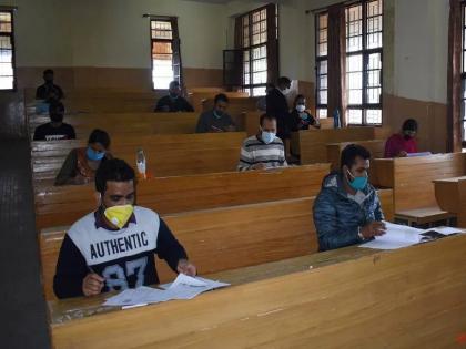 One million masks for examinees; JEE, the central government insists on taking the exam properly | परीक्षार्थींसाठी दहा लाख मास्क; जेईई, नीटची परीक्षा घेण्यावर केंद्र सरकार ठाम