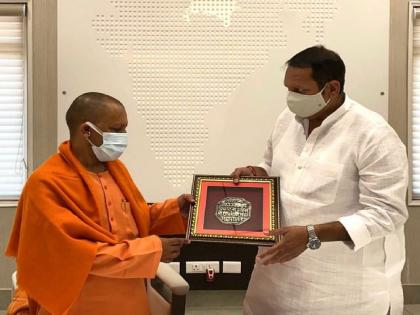 Chhatrapati Udayan Raje meets Chief Minister Yogi Adityanath; criticizes Shiv Sena | Video: छत्रपती उदयनराजेंनी घेतली मुख्यमंत्री योगी आदित्यनाथांची भेट; शिवसेनेला लगावला टोला