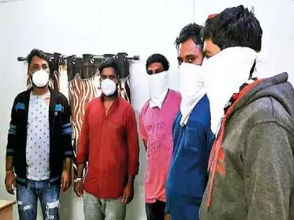 5 youths break the nose of a police officer after sneezing in a public place | क्रूरता! सार्वजनिक ठिकाणी शिंकल्याने ५ युवकांनी कोविडयोद्धा पोलिसाचं नाक तोडलं अन्...