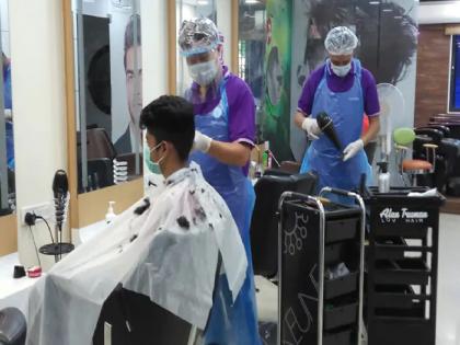 Coronavirus: Access to beauty parlor, salon only if you have an appointment; Work will continue till July 31 as per these rules | Coronavirus: अपॉइंटमेंट असेल तरच मिळेल ब्यूटीपार्लर, सलूनमध्ये प्रवेश; ३१ जुलैपर्यंत काम सुरू राहणार