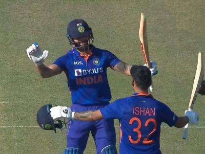 India vs bangladesh virat kohli celebrated ishan kishan double century watch the virat kohli bhangra dance | India vs Bangladesh : द्विशतक इशानचे अन् भन्नाट सेलिब्रेशन केले विराटने! भांगडा करतानाचा VIDEO व्हायरल