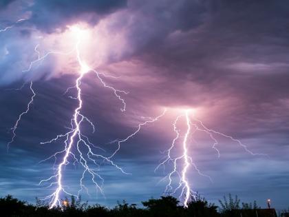 Stormy rains in Jalgaon district, nine killed by lightning in Ramgad | जळगाव जिल्ह्यात वादळी पाऊस, रामगड येथे वीज कोसळून नऊ शेळ्या ठार 