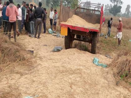 Elephants destroy paddy in tractor again, destroy 50 stalks overnight | हत्तींनी पुन्हा केली ट्रॅक्टरमधील धानाची नासधूस, रात्रभरात ५० पाेती केली फस्त