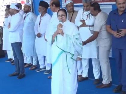 west bengal cm mamta banerjee congratulated eid and attack on BJP | 'म्हणतात ठोक दो, ठोक दो..., जर आम्ही एक झालो तर...'; ईदीच्या शुभेच्छा देत ममतांचा भाजपवर हल्लाबोल