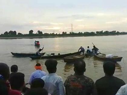 A major disaster was averted The boat capsized during Kanhoba immersion all six narrowly escaped | VIDEO: मोठा अनर्थ टळला; भंडारा तालुक्यात कान्होबा विसर्जनावेळी नाव उलटली, सहाही जण थोडक्यात बचावले