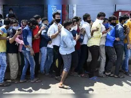 Coronavirus; Crowds of workers outside the police station to apply for permission; Violation of rules | Coronavirus: परवानगी अर्जासाठी कामगारांची पोलीस ठाण्याबाहेर गर्दी; नियमांचे उल्लंघन