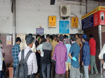 Lockdown: Closed window for refund of canceled train tickets in thane | Lockdown: रद्द झालेल्या रेल्वे तिकिटांचा परतावा देणारी खिडकी बंद; ठाणेकर प्रवासी झाले त्रस्त 