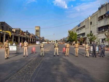 Lockdown: Complete lockdown in Thane district; The decision to continue the two markets angered traders | Lockdown: ठाणे जिल्हा संपूर्ण लॉकडाऊन; दोन मार्केट सुरू ठेवण्याच्या निर्णयामुळे व्यापाऱ्यांत संताप