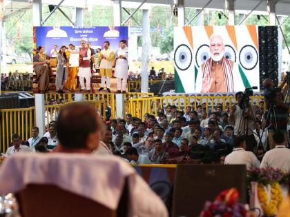 Teacher's responsibility to shape the future generation PM Narendra Modi congratulates MP Govt for recruitment of 50000 teachers | "भावी पिढी घडवण्याची जबाबदारी शिक्षकांची"; 50000 शिक्षकांच्या भरतीबद्दल PM मोदींकडून MP सरकारचं अभिनंदन 