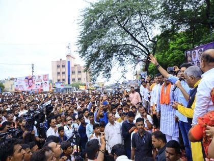 Aditya Thackeray's rally at bus stand, people come forward to watch Says Shinde Group's MLA Sandipan Bhumare | आदित्य ठाकरेंची बसस्टँडवर रॅली, लोक पाहण्यासाठी पुढे आले; शिंदे गटाचा टोला