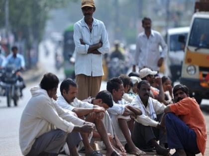 During the lockdown, 44% of unskilled workers became unemployed; Revealed from the survey | लॉकडाऊनच्या काळात ४४ टक्के अकुशल कामगार झाले बेरोजगार; सर्वेक्षणातून उघड