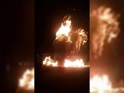 Video: A moving truck caught fire, incident in Nashik | Video: द बर्निंग कार! चालत्या वाहनानं घेतला अचानक पेट; रात्रीच्या काळोखात आगीचा थरार