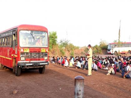 Lockdown News: Maharashtra ST Bus have been delivered 8,000 people to their destination pnm | Lockdown News: मजुरांच्या मदतीला धावली ‘लालपरी’; आतापर्यंत ८ हजार जणांना पोहचवलं इच्छितस्थळी