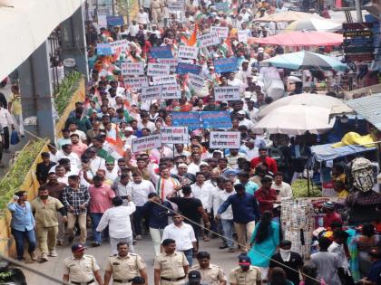 Hum Tumhe Khoon Denge, Tum Hame Pani Do In Ambernath, Congress took out a march by donating blood for water | 'हम तुम्हे खून देंगे, तुम हमे पानी दो!' अंबरनाथमध्ये काँग्रेसने पाण्यासाठी रक्तदान करीत काढला मोर्चा