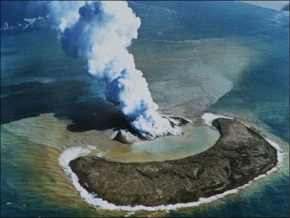 Movement in the womb of the sea, new island formed in japan near iwo jima coast Nature gave a great gift | समुद्रच्या गर्भात मोठ्या हालचाली, जपानला लागली लॉटरी! निसर्गानं दिलं 'ग्रेट गिफ्ट'!