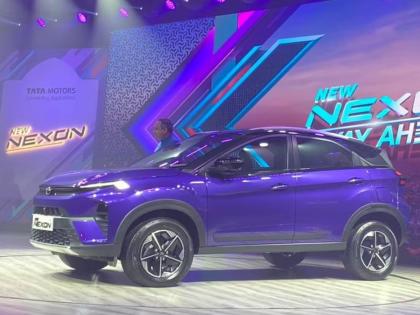 New tata nexon facelift 2023 Launched know about features and color options The price was also decided | नवी Tata Nexon Facelift लॉन्च! जाणून घ्या फीचर्स अन् कलर ऑप्‍शन्स; किंमतही ठरली