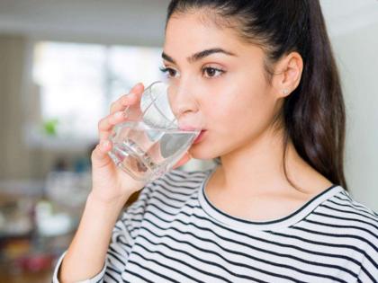 health tips Disadvantages of drinking less water​​ these diseases can be caused by drinking less water | Health Tips : आपल्यालाही आहे कमी पाणी पिण्याची सवय? तर सावध व्हा, हे आजार करू शकतात अ‍ॅटॅक