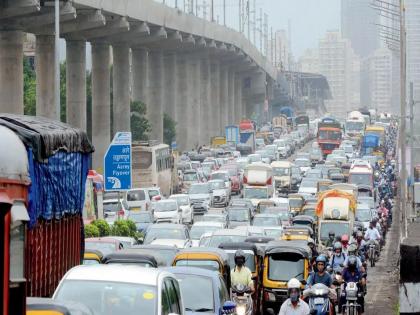 Link road work at slow pace, adding to the dilemma | लिंक रोडचे काम धिम्या गतीने, कोंडीत भर