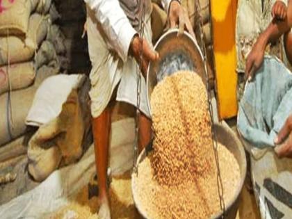 Take the ration in that month, otherwise forget it | त्या-त्या महिन्यातच घ्या रेशन, नाहीतर विसरा! Take the ration in that month, otherwise forget it | त्या-त्या महिन्यातच घ्या रेशन, नाहीतर विसरा!