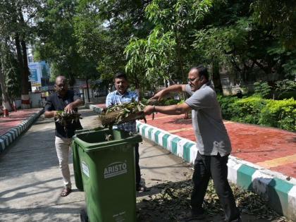 A date and an hour for cleanliness Swachhta Hi Seva campaign in Collectorate in amravati | एक तारीख अन् एक तास स्वच्छतेसाठी; कलेक्ट्रेटमध्ये ‘स्वच्छता ही सेवा’ मोहीम, आरडीसींसह अधिकारी-कर्मचारी सहभागी