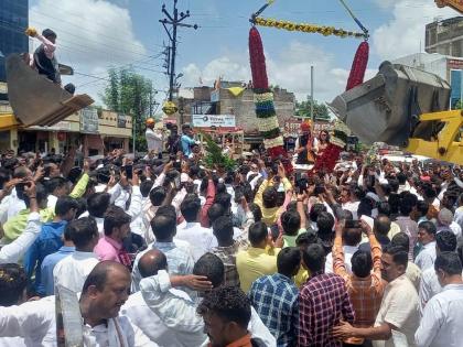 Minister Sanjay Bansode received a warm welcome in Udgir presence of thousands of activists | मंत्री संजय बनसोडे यांचे उदगीरमध्ये जंगी स्वागत; ठिकठिकाणी जल्लाेष, हजाराे कार्यकर्त्यांची उपस्थिती...