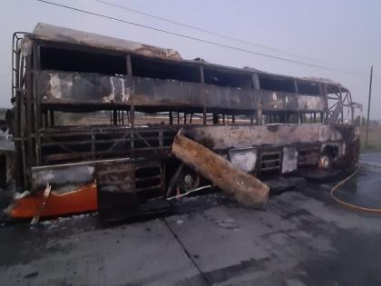 Running private passenger bus fire in washim | धावत्या खासगी प्रवासी बसला आग! सुदैवाने जीवितहानी टळली