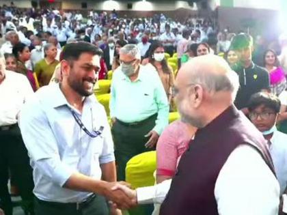 Mahendra Singh dhoni meet amit shah people ask msd joining bjp photo viral | महेंद्रसिंह धोनी भाजपत करणार प्रवेश? गृहमंत्री अमित शाहंसोबत झाली भेट; PHOTO व्हायरल!