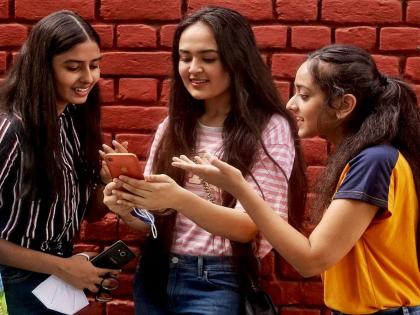 Buy your favorite Smartphone the government will pay This state's gift to women before the elections | आपल्या पसंतीचा मोबाईल खरेदी करा, पैसे सरकार देणार! निवडणुकीपूर्वी या राज्याचं महिलांना गिफ्ट