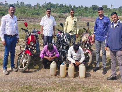 'Haatbhatti' manufacturing, transporting 'chawkadi' in the network; Three two-wheelers, goods worth fifty-three lakhs seized | ‘हातभट्टी’ निर्मिती, वाहतूक करणारी ‘चौकडी’ जाळ्यात; तीन दुचाकी, पावणेतीन लाखांचा मुद्देमाल जप्त