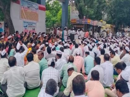 The teachers of Solapur are on hunger strike from tomorrow against corruption in the education department | शिक्षण विभागातील भ्रष्ट्राचाराविरोधात सोलापुरातील शिक्षकांचे उद्यापासून आमरण उपोषण