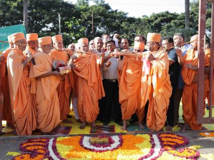 Prasad entrance to Swaminarayan Temple; Revival and religious programs by Sadhu BhaktiPriyaDas enlightened the area | स्वामिनारायण मंदिरात प्रासाद प्रवेश; साधू भक्तिप्रियदास यांच्या हस्ते विधी, धार्मिक कार्यक्रमांनी परिसरात चैतन्य 