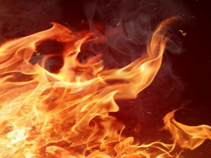 fire at the medical store in the varshi The fire was brought under control after seven hours | वर्षी येथे औषधी दुकानात आग; लाखोंचे नुकसान; सव्वातासानंतर आगीवर नियत्रण मिळविण्यात यश