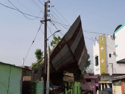 Damage to Khamgaon taluka due to cyclone | वादळी वा-यामुळे खामगाव तालुक्यात नुकसान