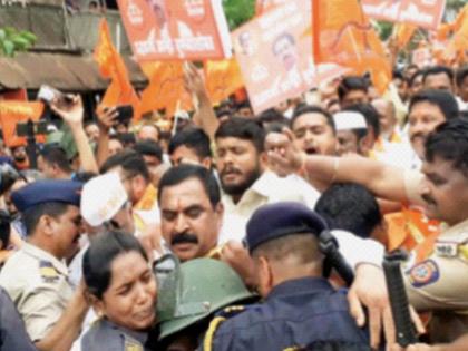 Rebellion against Shiv Sena, demonstrations continue; Protests of Shinde supporters in many places, statues of Raut were burnt | शिवसेना विरुद्ध बंडखोर, शक्तिप्रदर्शन सुरूच; अनेक ठिकाणी शिंदे समर्थकांचे मोर्चे, राऊतांचा पुतळा जाळला