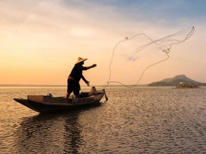 do not go for sea fishing for next 48 hours warning to fishermen | पुढील ४८ तास समुद्रात मासेमारीसाठी जाऊ नका: मच्छीमारांना इशारा 