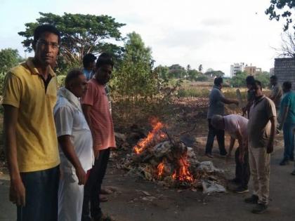 Henceforth rickshaws transporting sand will be set on fire Environment loving citizens warned | यापुढे वाळू वाहतूक होत असलेल्या रिक्षा पेटविण्यात येतील...; पर्यावरण प्रेमी नागरिकांनी दिला इशारा