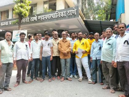 Agitation of Water Supply Department Workers; Protests were held outside Kalwa Ward Committee | पाणी पुरवठा विभागाच्या कामगारांचे आंदोलन; कळवा प्रभाग समितीच्या बाहेर केली निदर्शने